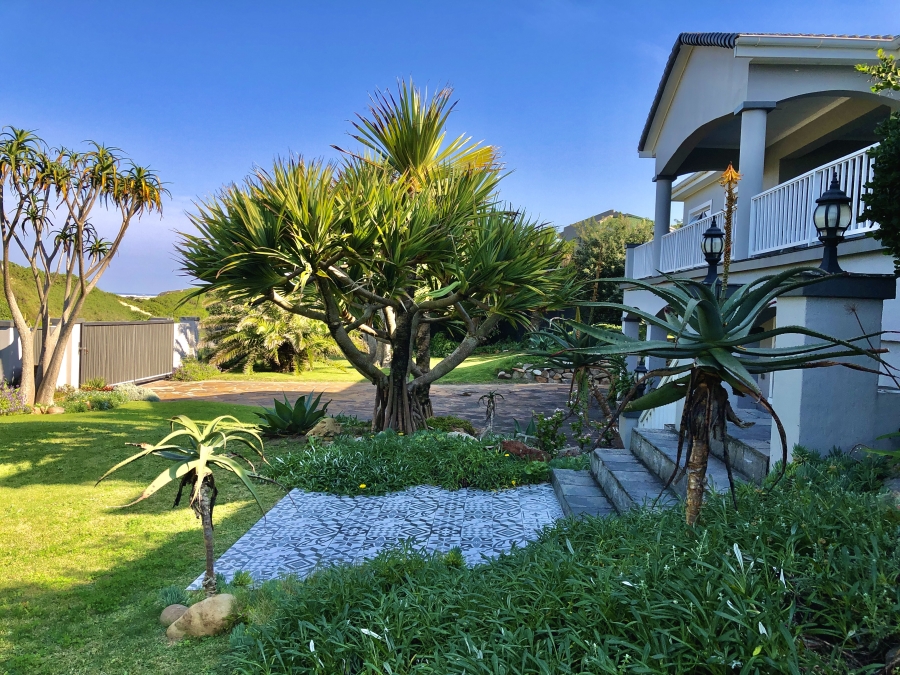 5 Bedroom Property for Sale in West Beach Eastern Cape